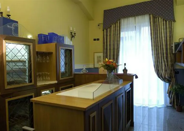 雷斯登塞酒店 墨西拿