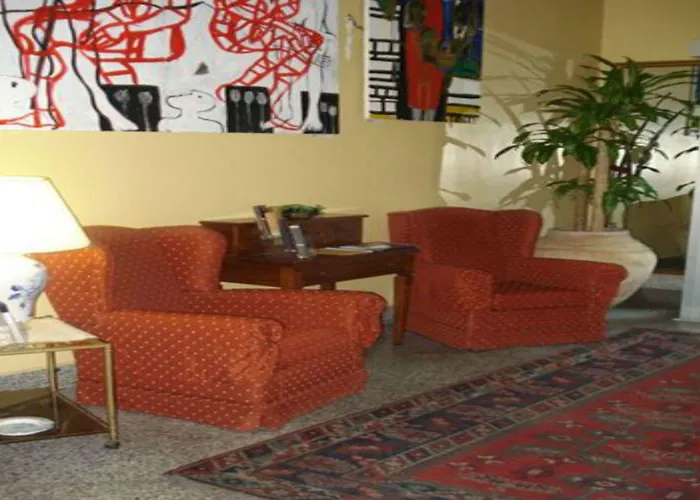 雷斯登塞酒店 3* 墨西拿